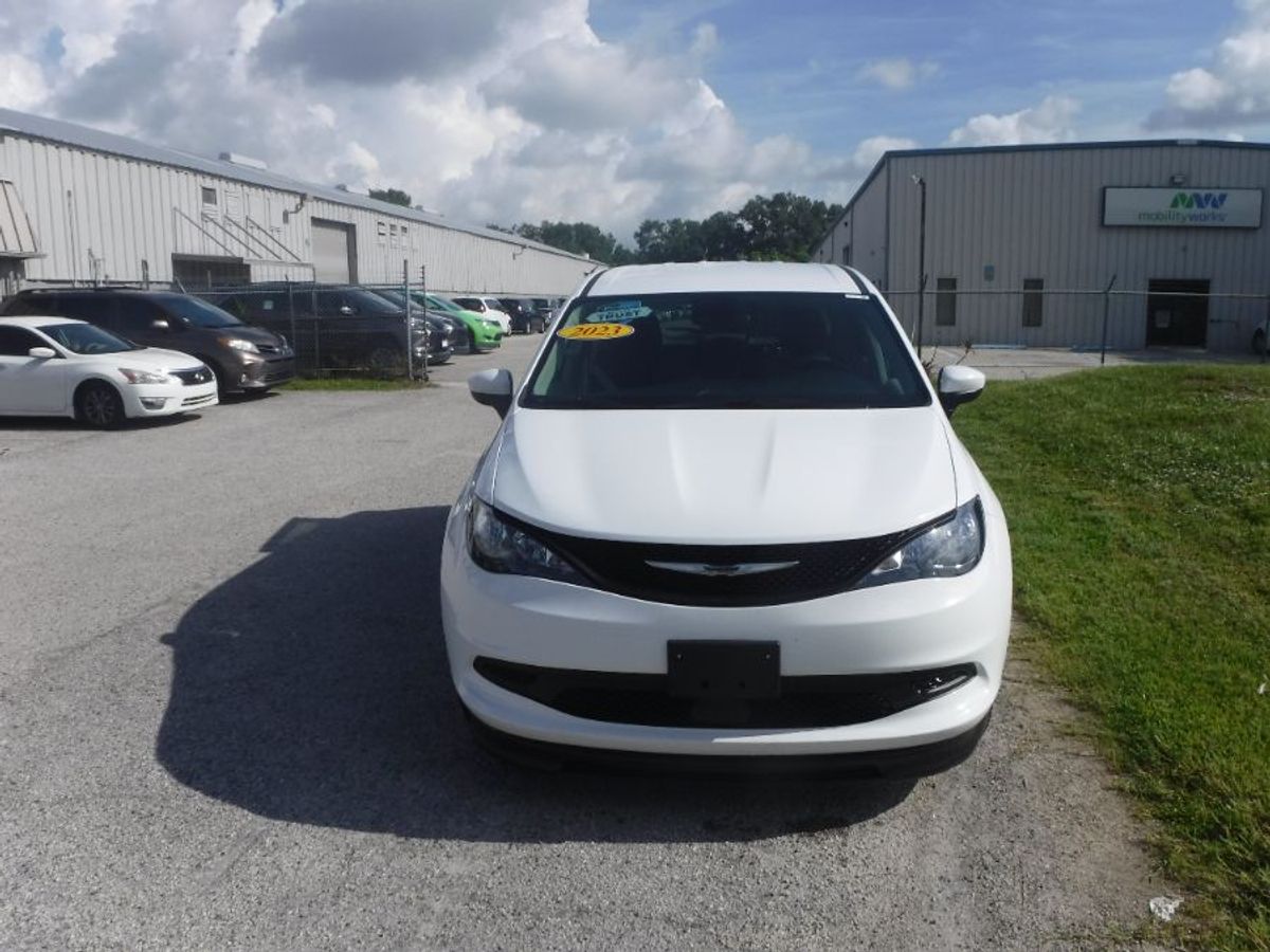 2023 CHRYSLER VOYAGER - Image 3