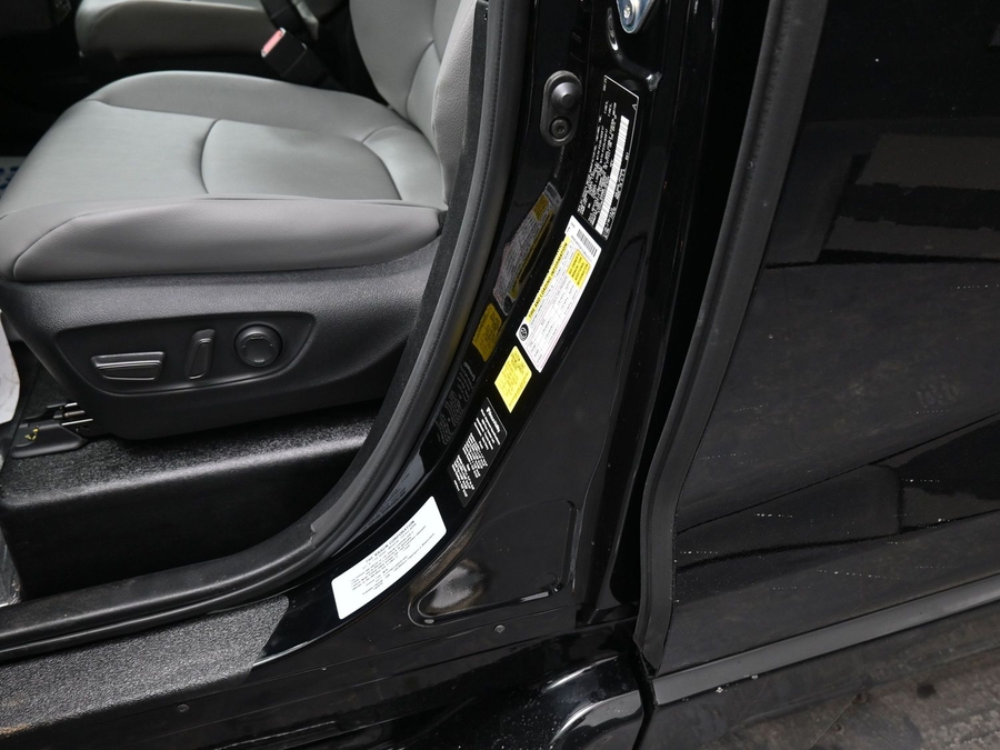 Black Toyota Sienna image number 16