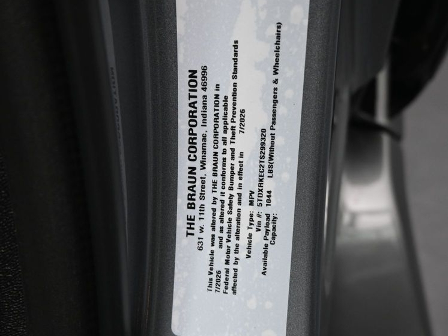 New 2026 Toyota Sienna Hybrid XSE Sport - BraunAbility Side Entry Fold Out Automatic Ramp