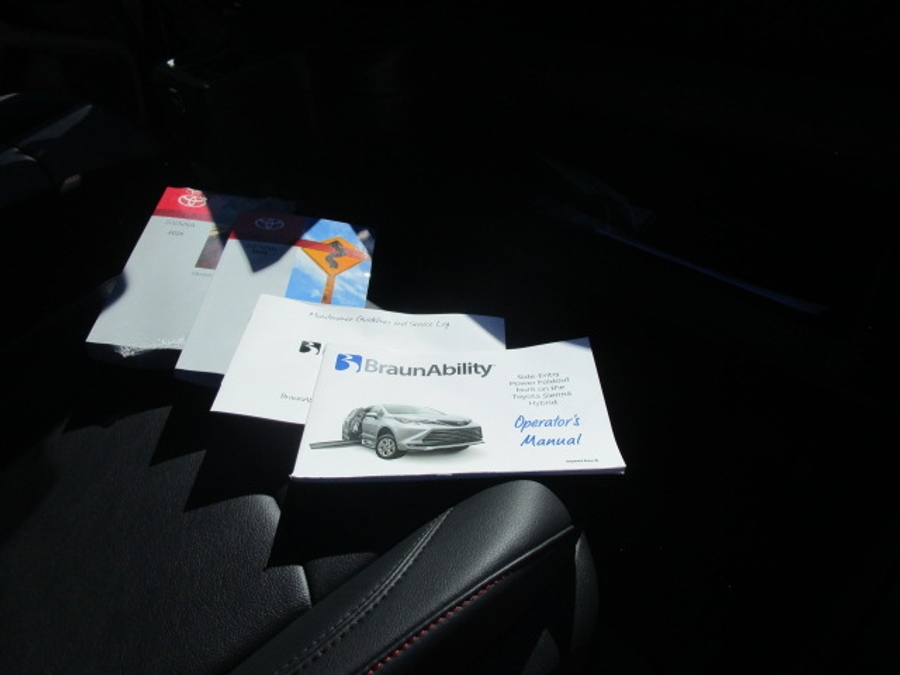 New 2025 Toyota Sienna Hybrid XSE Sport - BraunAbility Side Entry Entry Fold Out Automatic Ramp