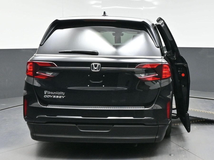Black Honda Odyssey image number 3