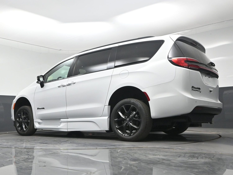 New 2026 Chrysler Pacifica Select Sport - BraunAbility Side Entry Fold Out Automatic Ramp