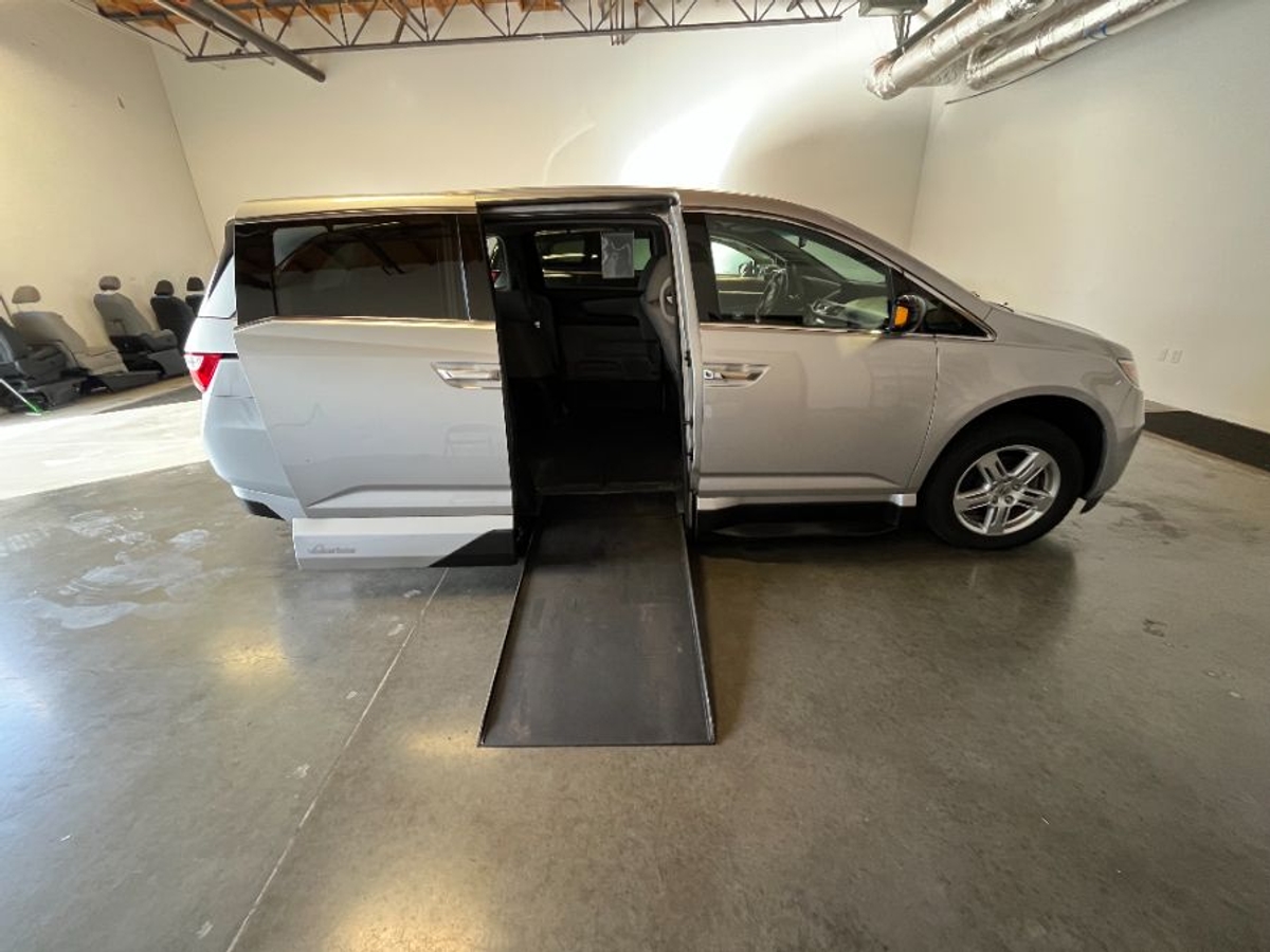 2012 HONDA ODYSSEY - Image 1