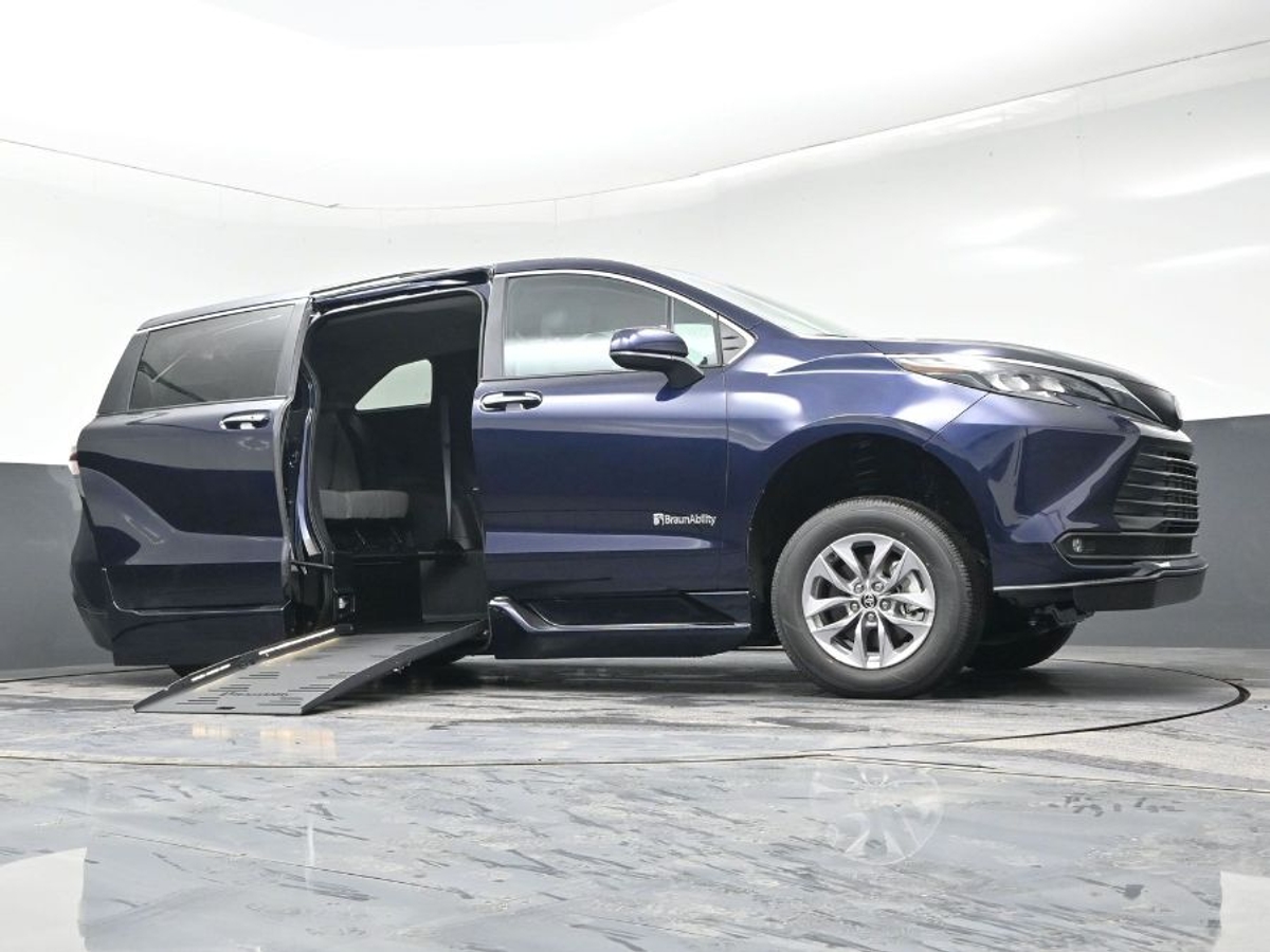 2025 TOYOTA SIENNA - Image 19