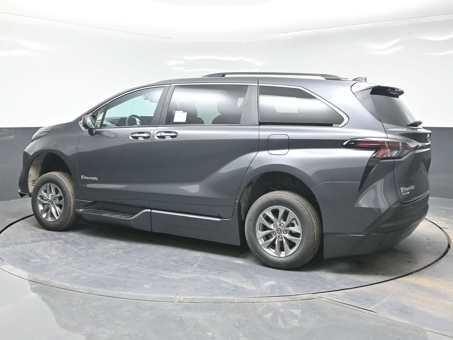 New 2025 Toyota Sienna Hybrid XLE Plus - BraunAbility Side Entry Entry Fold Out Automatic Ramp