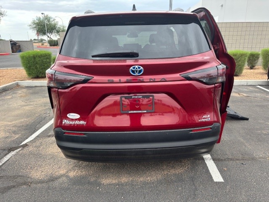 Used 2024 Toyota Sienna Hybrid XLE Base - BraunAbility Side Entry Entry Fold Out Automatic Ramp