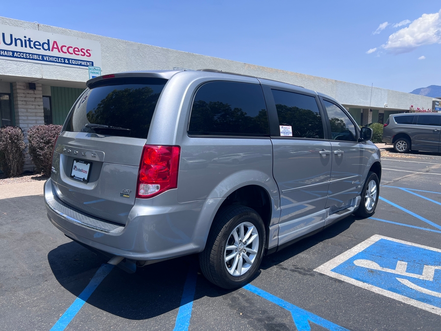 Used 2015 Dodge Grand Caravan SXT - BraunAbility Side Entry Fold Out Automatic Ramp