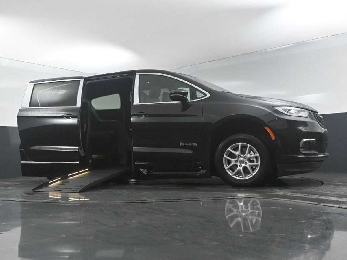 2025 CHRYSLER PACIFICA - Image 18