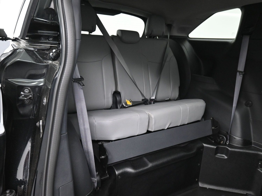 Black Toyota Sienna image number 9