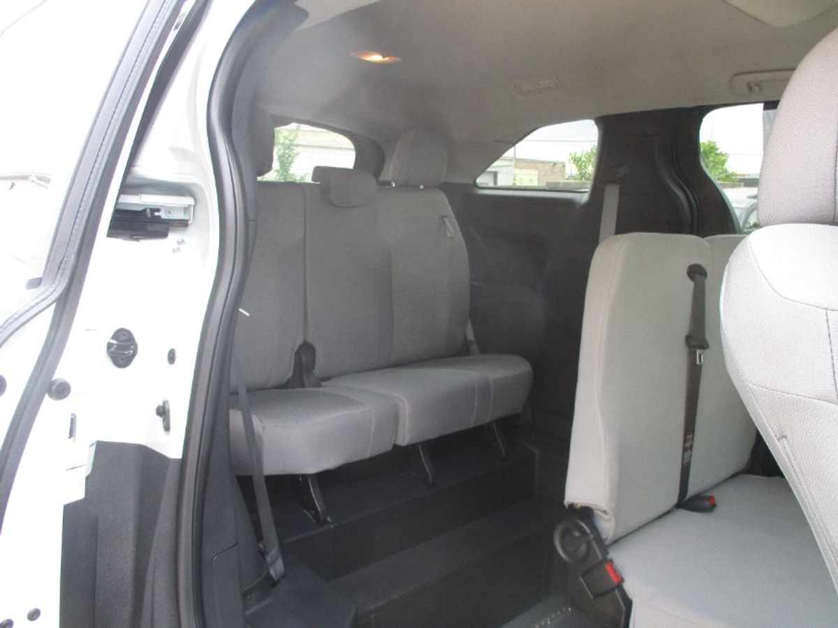 White Toyota Sienna image number 8