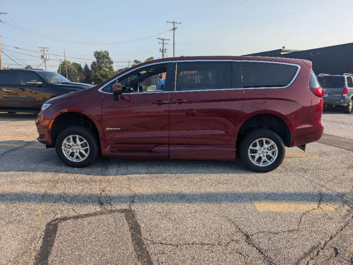 2023 CHRYSLER PACIFICA - Image 15