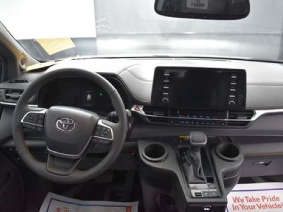 2024 Toyota Sienna XSE - Photo 7
