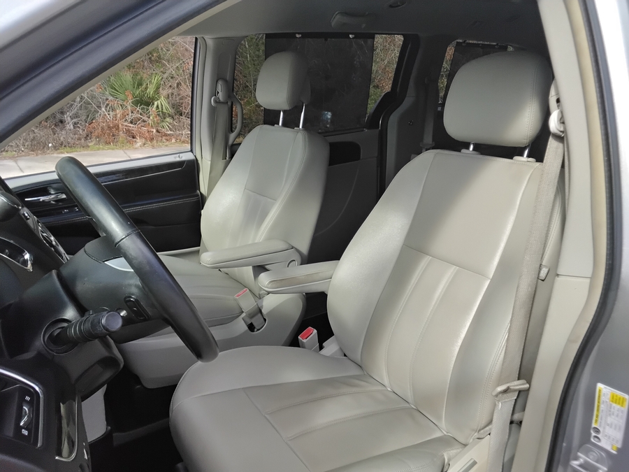 Silver Chrysler Town and Country image number 8