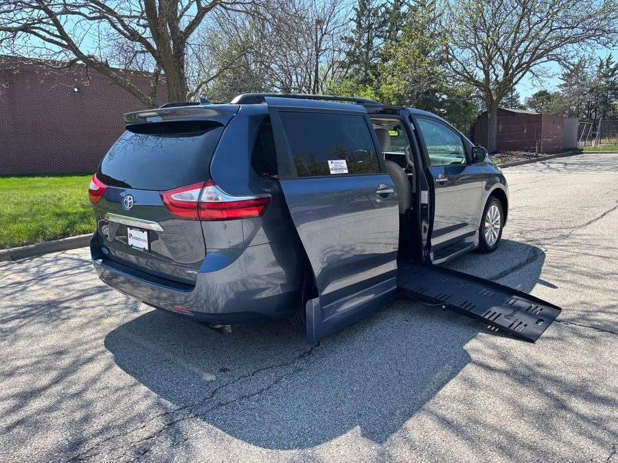 Used 2016 Toyota Sienna Limited - BraunAbility Side Entry Entry Fold Out Automatic Ramp