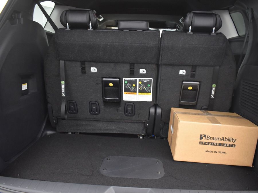 New 2025 Toyota Sienna Hybrid XSE Sport - BraunAbility Side Entry Entry Fold Out Automatic Ramp