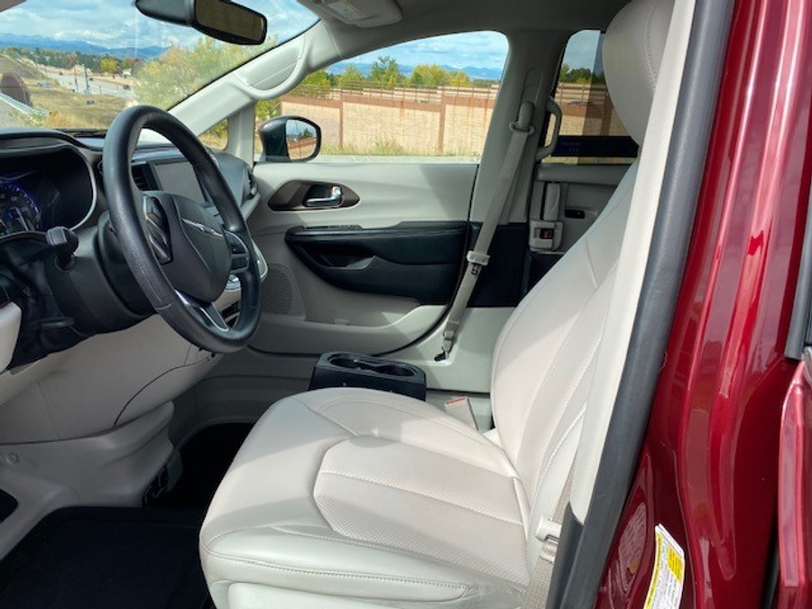 Used 2021 Chrysler Voyager LXi - BraunAbility Side Entry Entry Fold Out Automatic Ramp