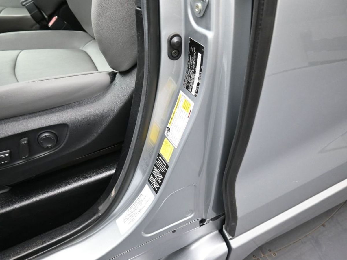 2025 TOYOTA SIENNA - Image 17