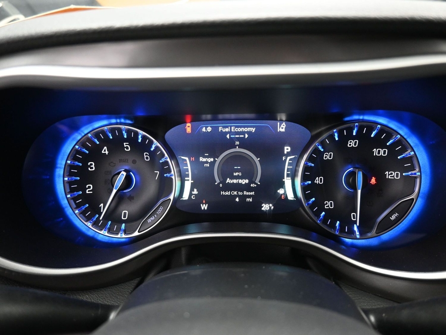 Black Chrysler Pacifica image number 15