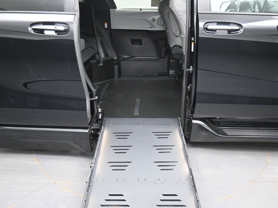 Black Toyota Sienna image number 10