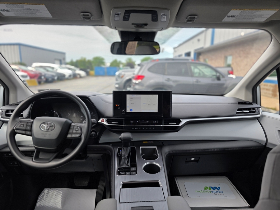 Celestial Silver Toyota Sienna image number 8