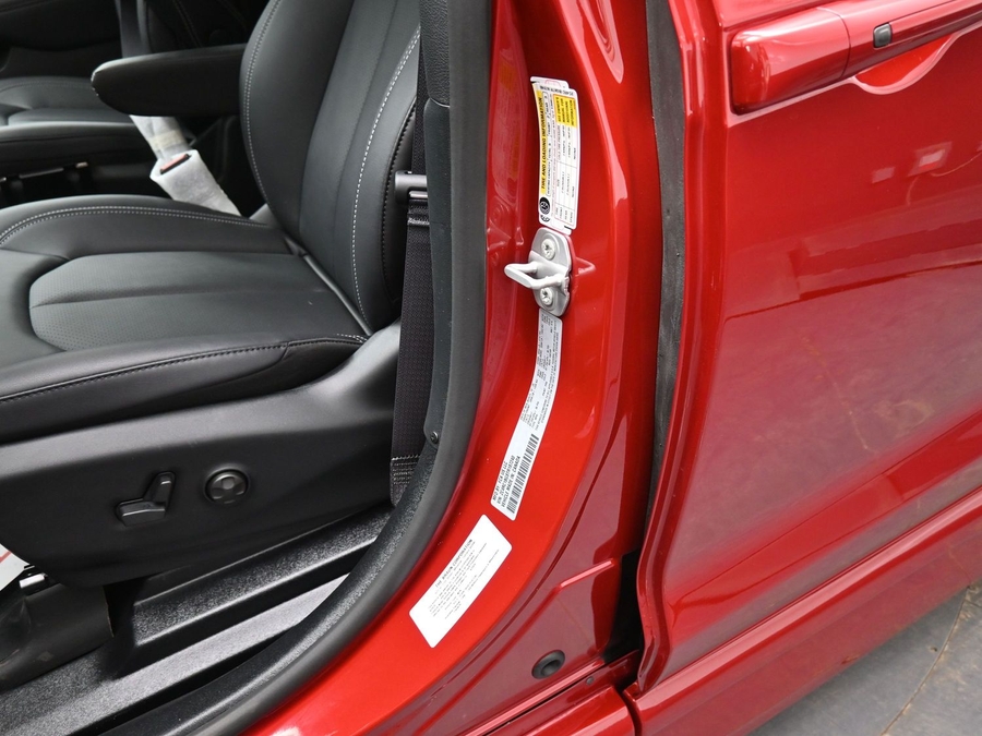 Red Chrysler Pacifica image number 13