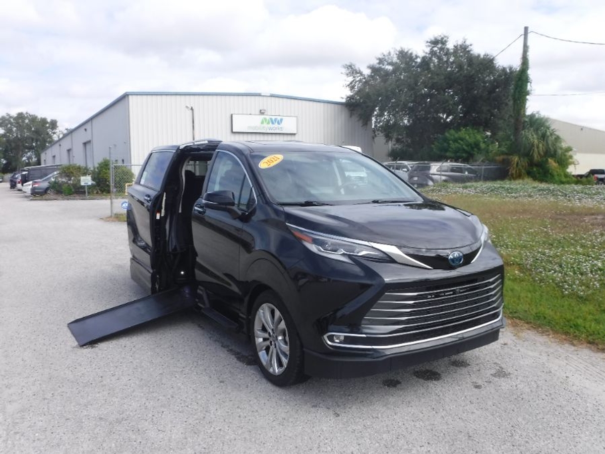 2022 TOYOTA SIENNA - Image 3