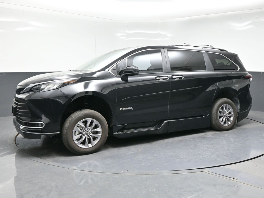 Used 2023 Toyota Sienna Hybrid XLE - BraunAbility Side Entry Entry Fold Out Automatic Ramp