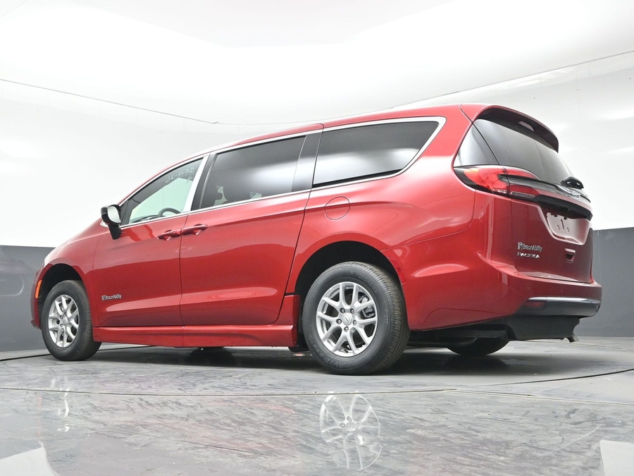 Número de imagen rojo Chrysler Pacifica 17