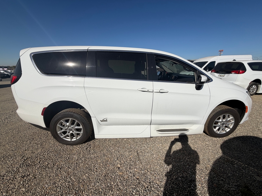  Chrysler Voyager with Side Entry Manual In Floor ramp