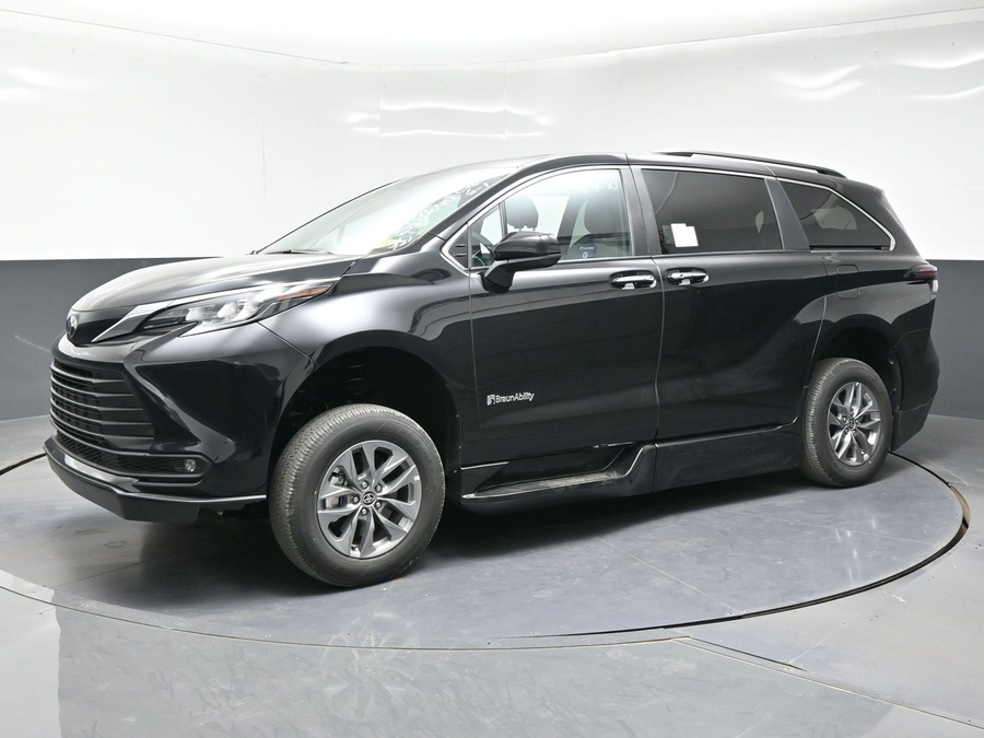 Black Toyota Sienna image number 2