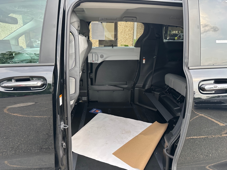 Black Toyota Sienna image number 12