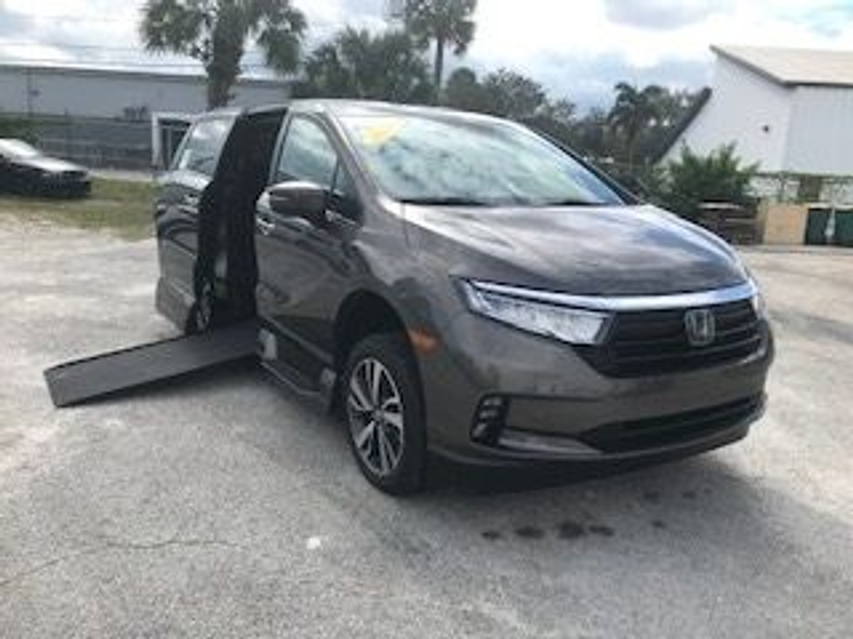2023 Honda Odyssey Touring's photo