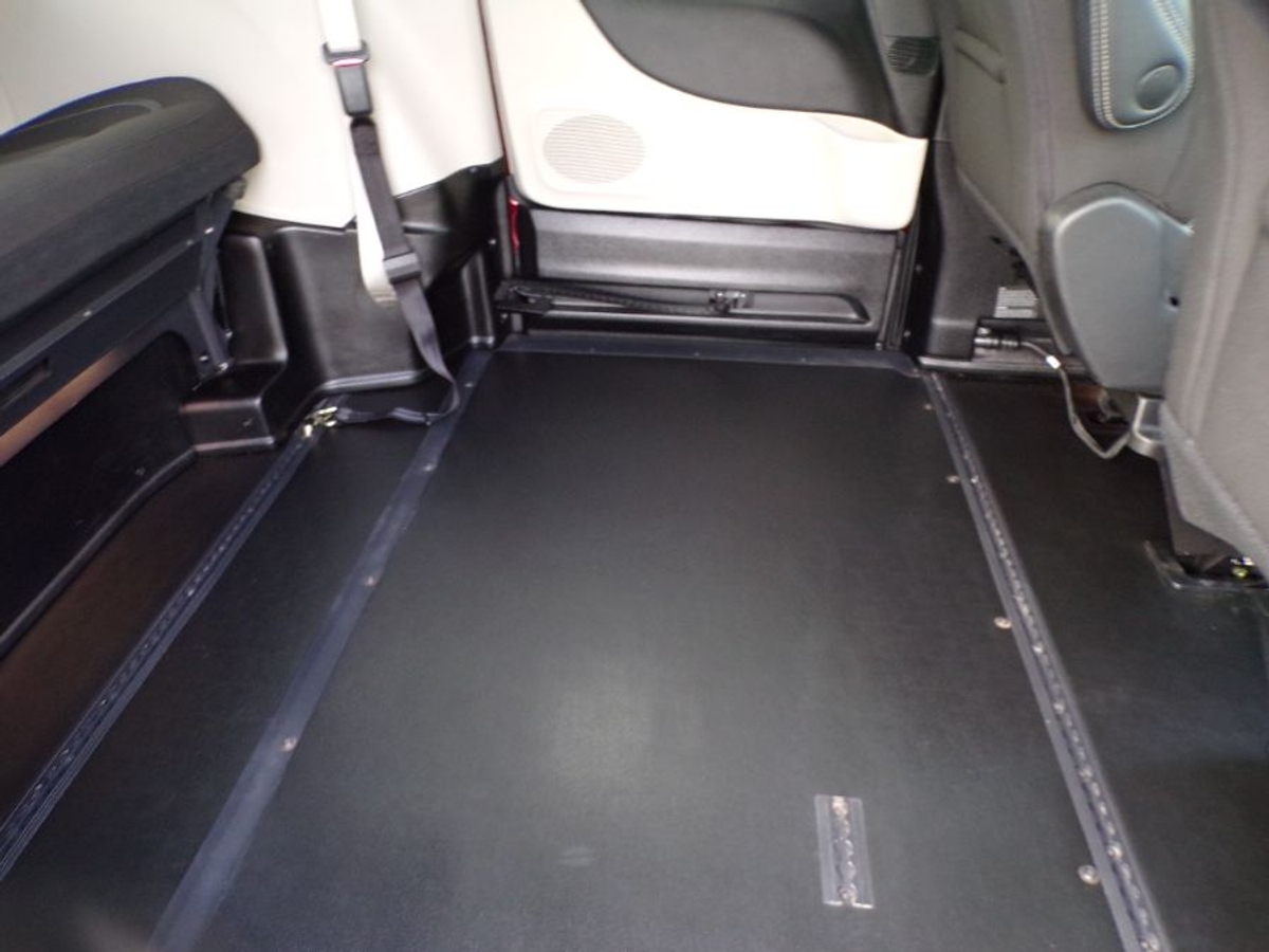 2023 CHRYSLER VOYAGER - Image 13