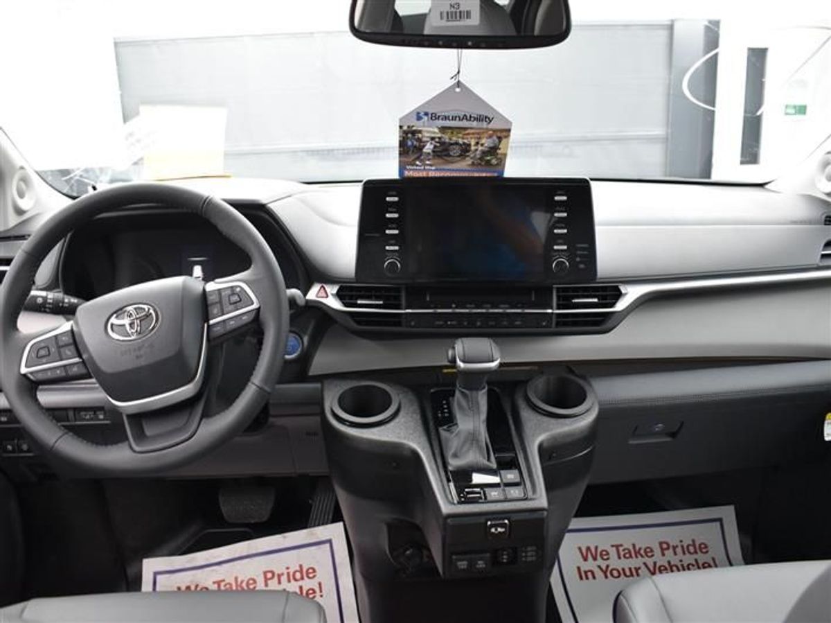 2023 TOYOTA SIENNA - Image 17