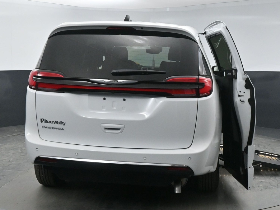 Used 2025 Chrysler Pacifica Select Safety - BraunAbility Side Entry Fold Out Automatic Ramp