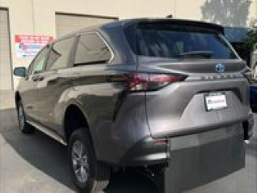 Used 2023 Toyota Sienna Hybrid LE - Vantage Mobility Rear Entry Entry Fold Out Manual Ramp