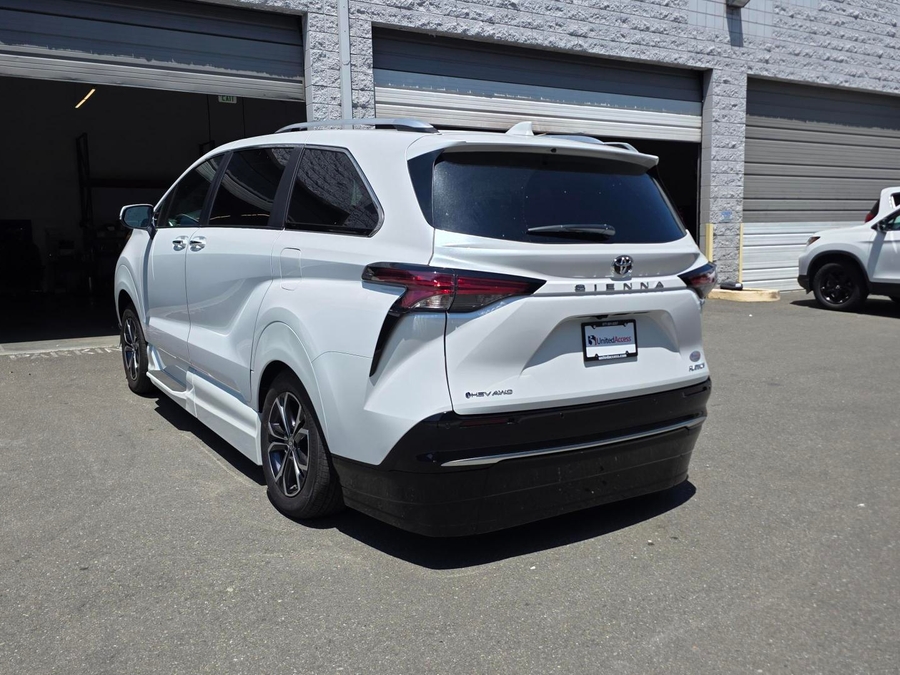 New 2026 Toyota Sienna Hybrid Platinum - VMI Side Entry Entry In Floor Automatic Ramp
