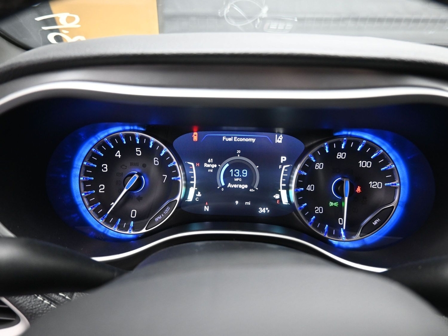 White Chrysler Pacifica image number 15