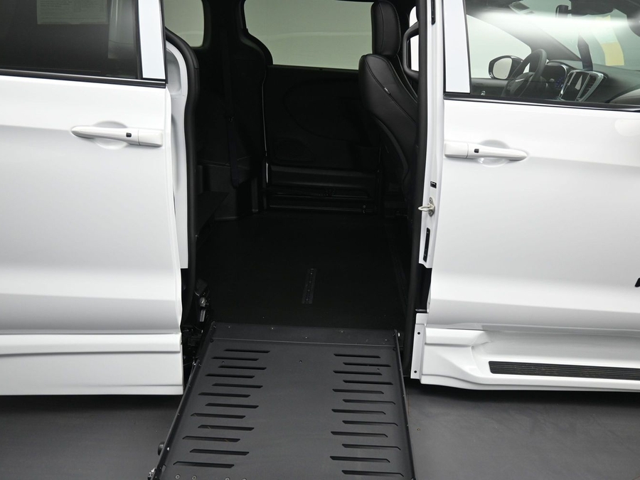 New 2026 Chrysler Pacifica Select Sport - BraunAbility Side Entry Fold Out Automatic Ramp