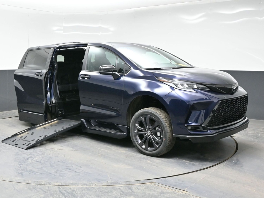 New 2026 Toyota Sienna Hybrid XSE Sport - BraunAbility Side Entry Entry Fold Out Automatic Ramp