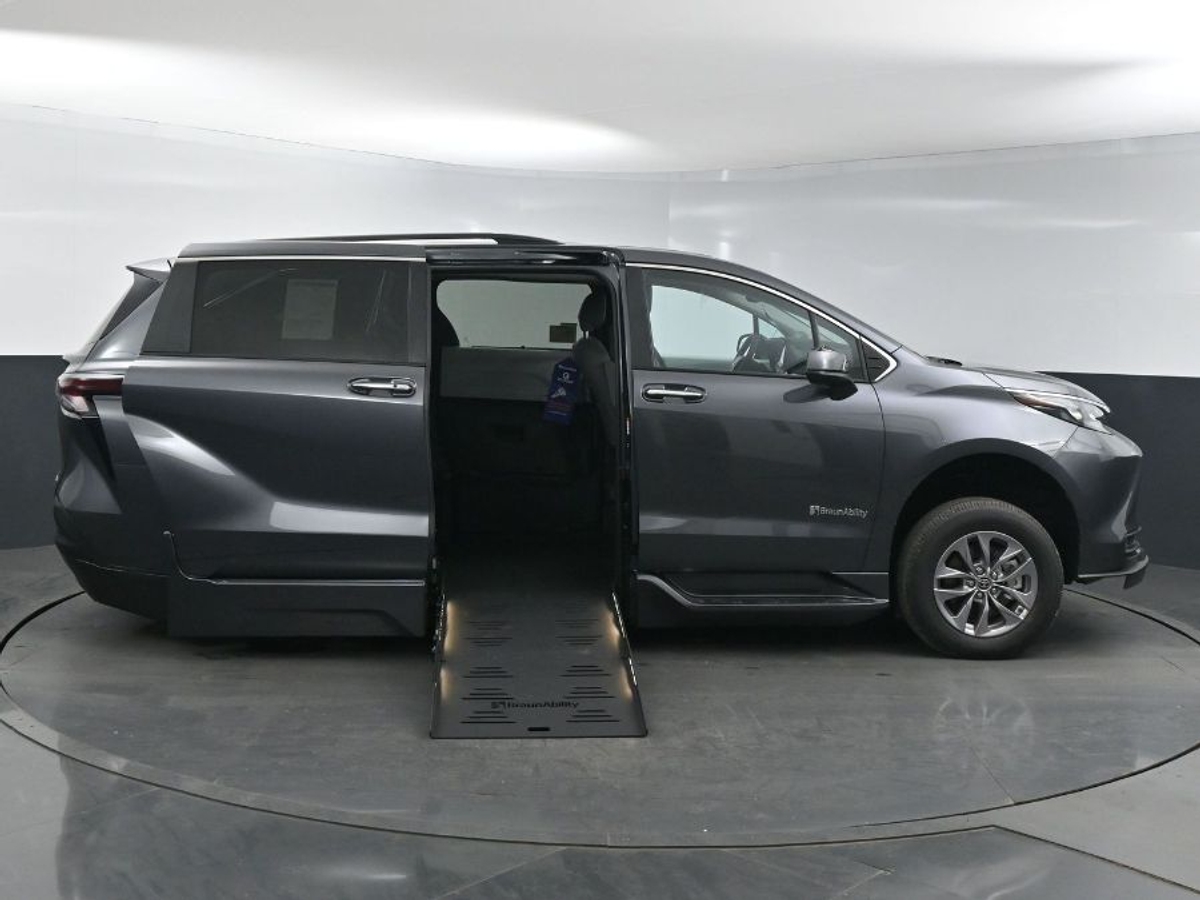 2025 TOYOTA SIENNA - Image 5
