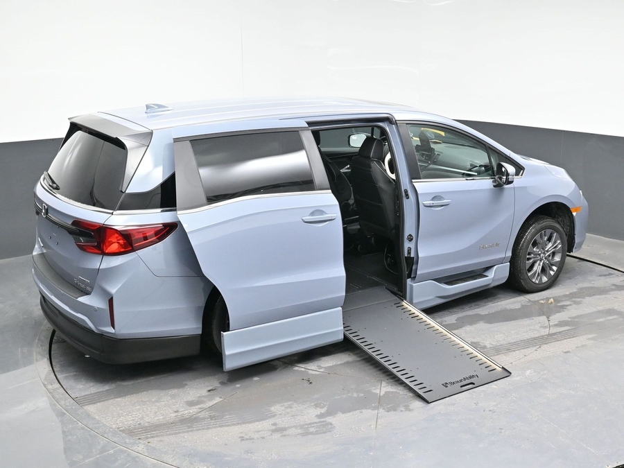 New 2026 Honda Odyssey Touring - BraunAbility Side Entry In Floor Automatic Ramp