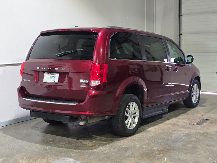 Red Dodge Grand Caravan image number 3
