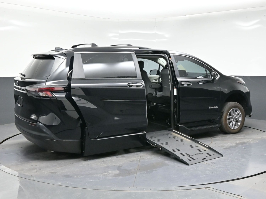 Used 2023 Toyota Sienna Hybrid XLE - BraunAbility Side Entry Entry Fold Out Automatic Ramp