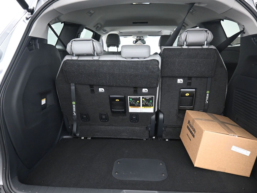 New 2026 Toyota Sienna Hybrid XLE Base - BraunAbility Side Entry Fold Out Automatic Ramp