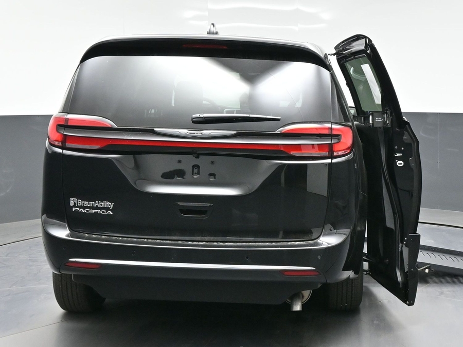 New 2026 Chrysler Pacifica Select Safety - BraunAbility Side Entry Fold Out Automatic Ramp