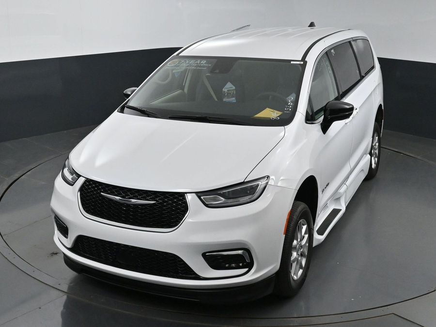Used 2024 Chrysler Pacifica Touring L - BraunAbility Side Entry Entry Fold Out Automatic Ramp