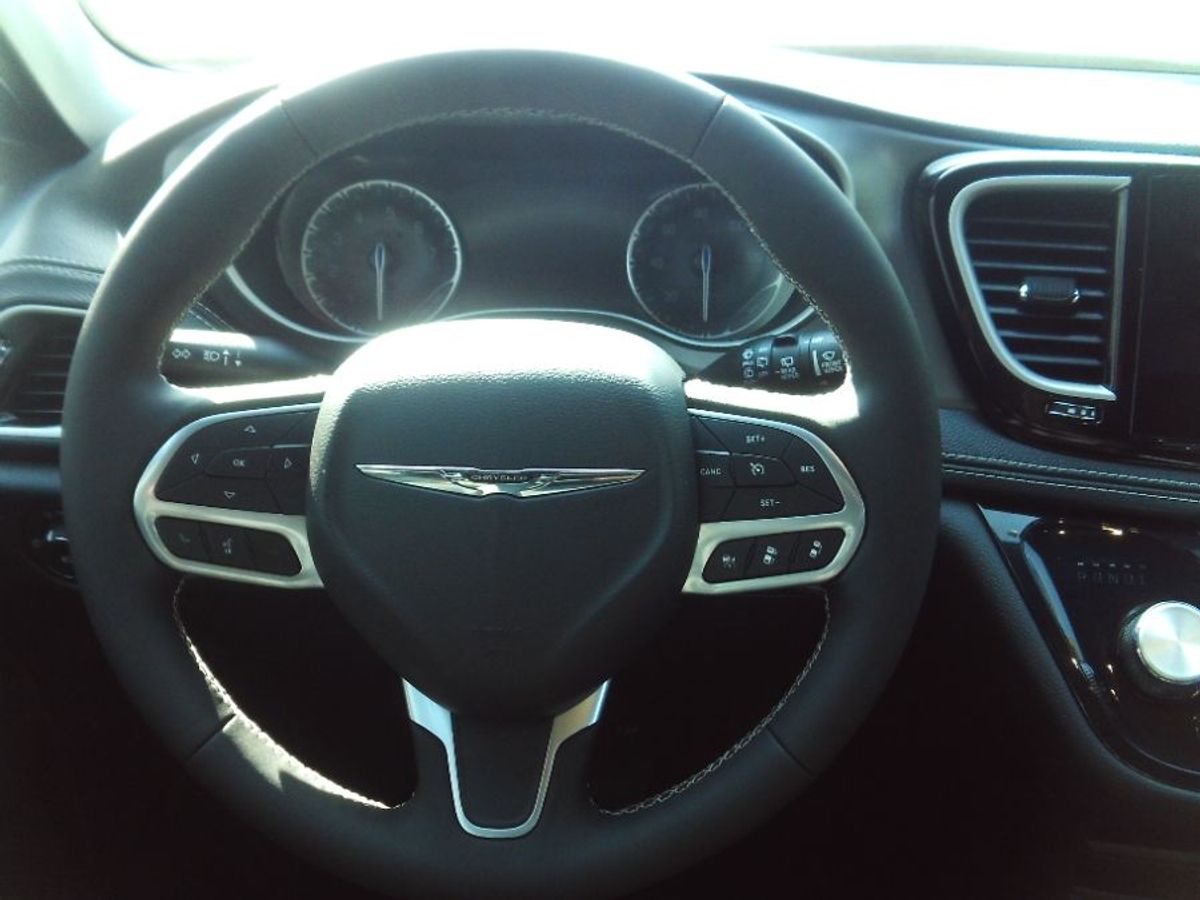 Grey Chrysler Pacifica image number 8