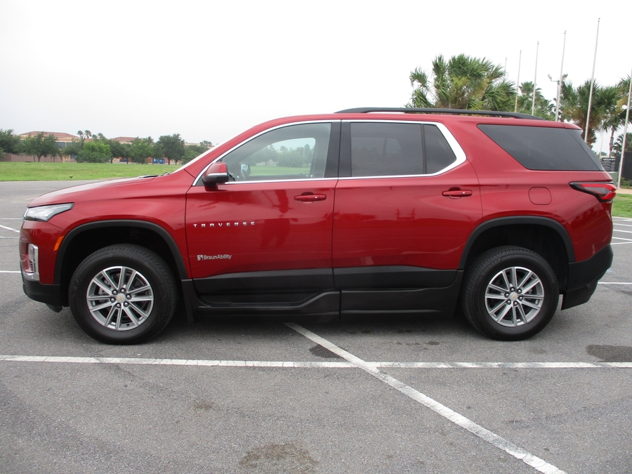 Used 2022 Chevrolet Traverse 1LT - BraunAbility Side Entry Entry In Floor Automatic Ramp