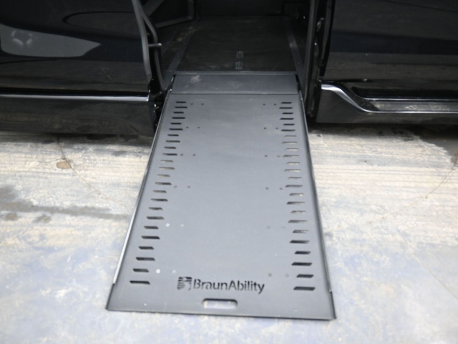 New 2025 Toyota Sienna Hybrid XSE Sport - BraunAbility Side Entry Entry In Floor Automatic Ramp